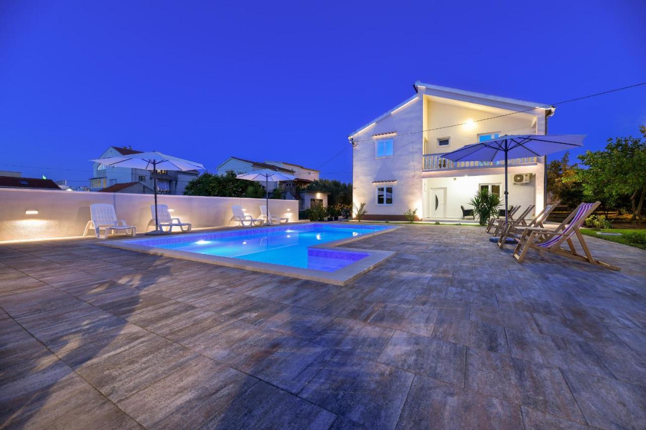 Pool House Luka Apartmán *