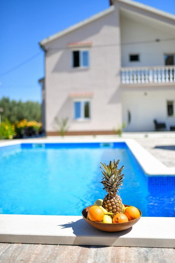 Pool House Luka Apartment *
