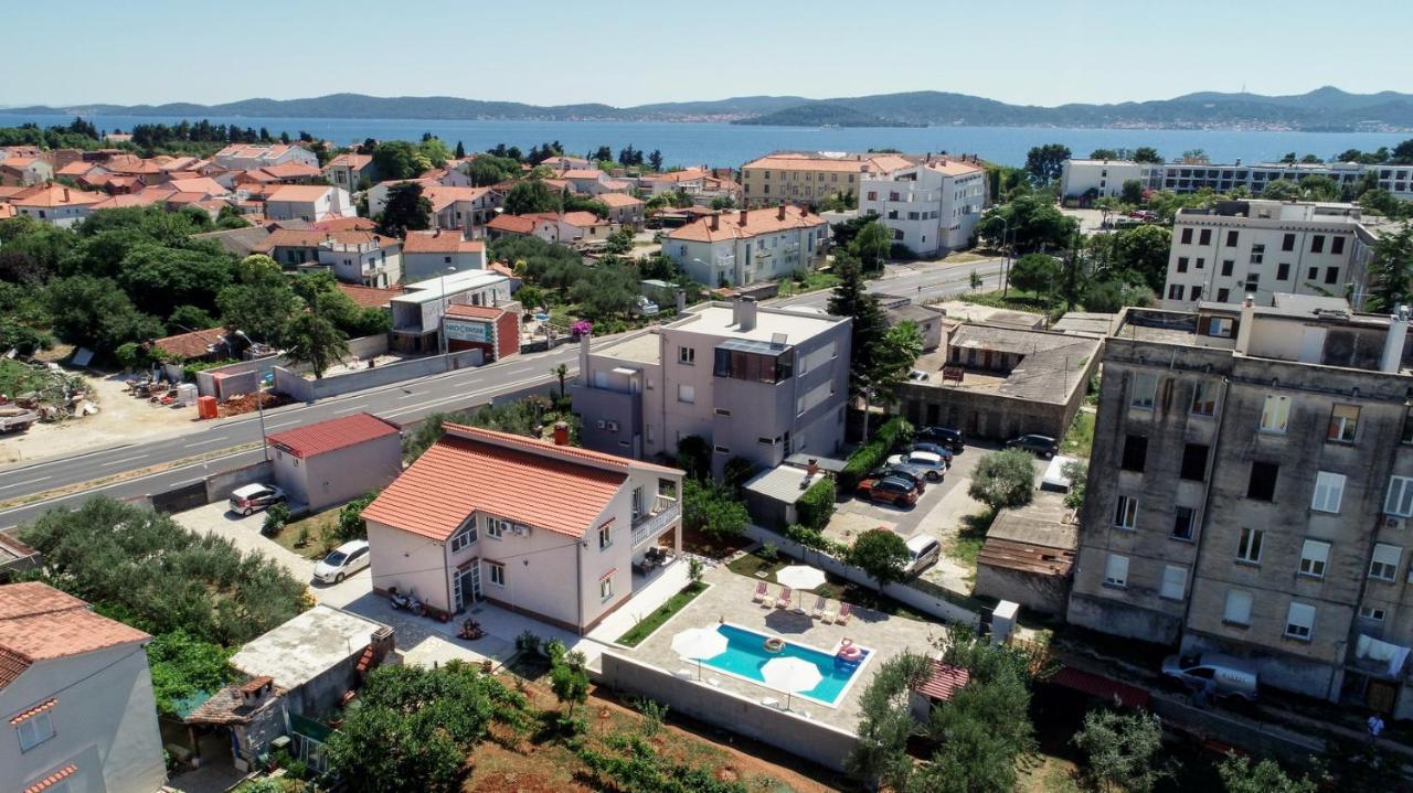 Pool House Luka Appartement *