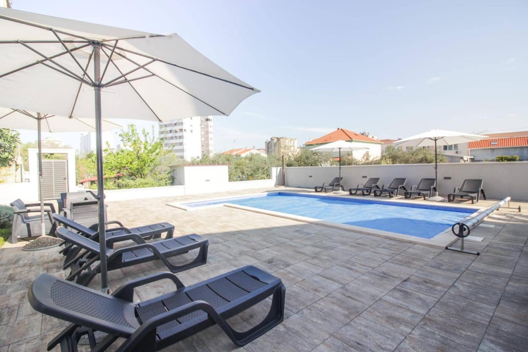 Pool House Luka Apartment