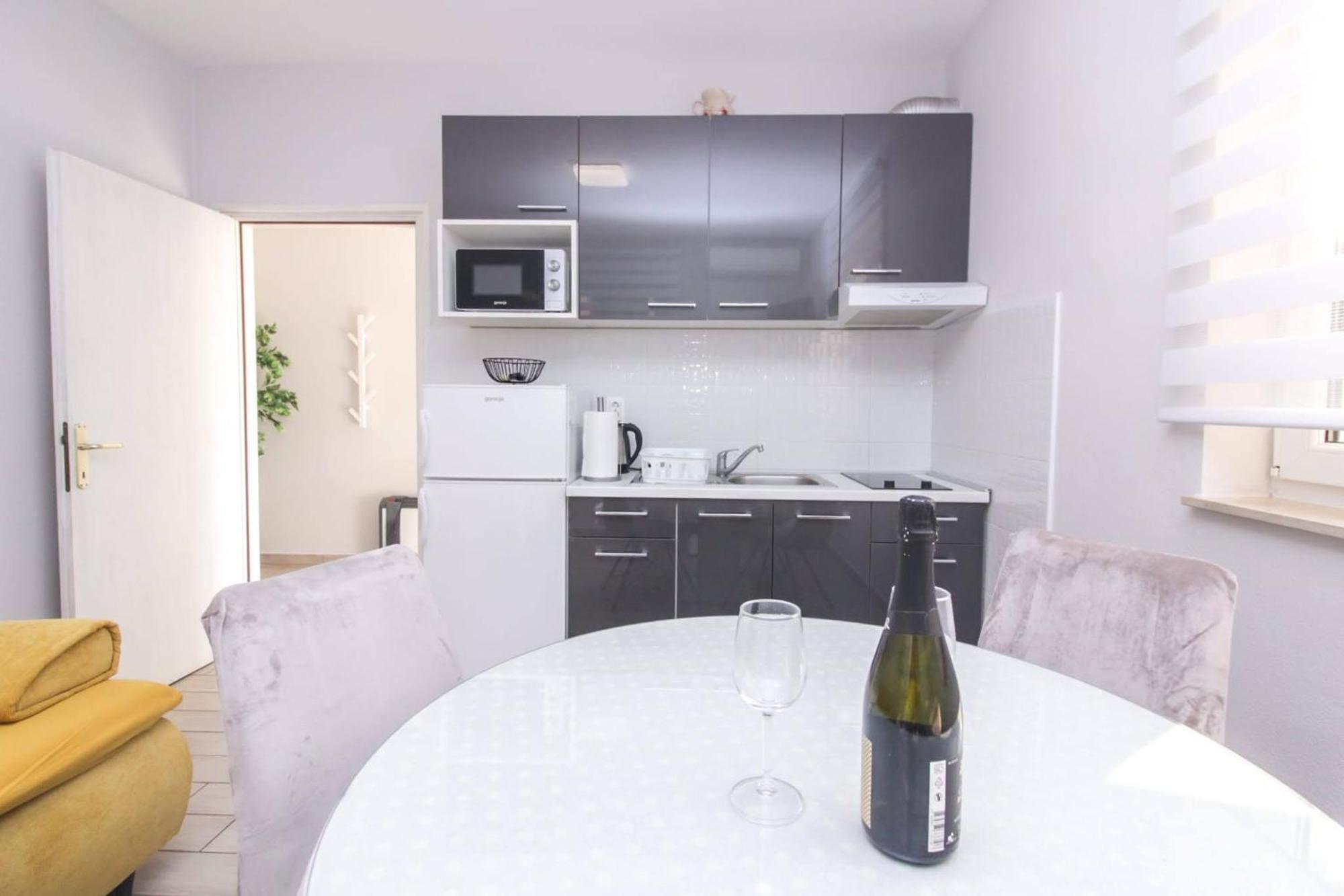 Appartement Pool House Luka *